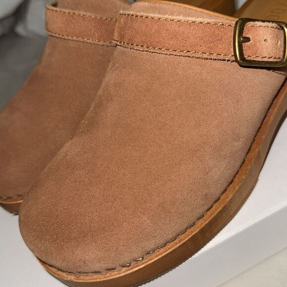 28 NIB 415.00 REDONE
Suede Platform 70’s Classic Clogs - Picture 8 of 11